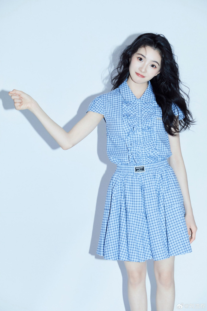 NewJeans庆祝出道四周年，发布神秘视频